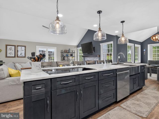 1665 LAMPLIGHTER DR., Macungie, PA 18062