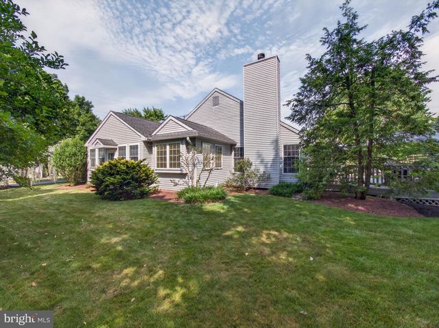 1665 LAMPLIGHTER DR., Macungie, PA 18062