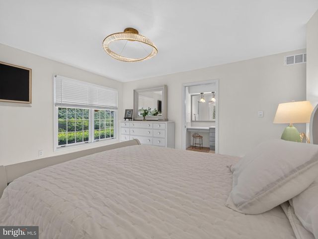 1665 LAMPLIGHTER DR., Macungie, PA 18062
