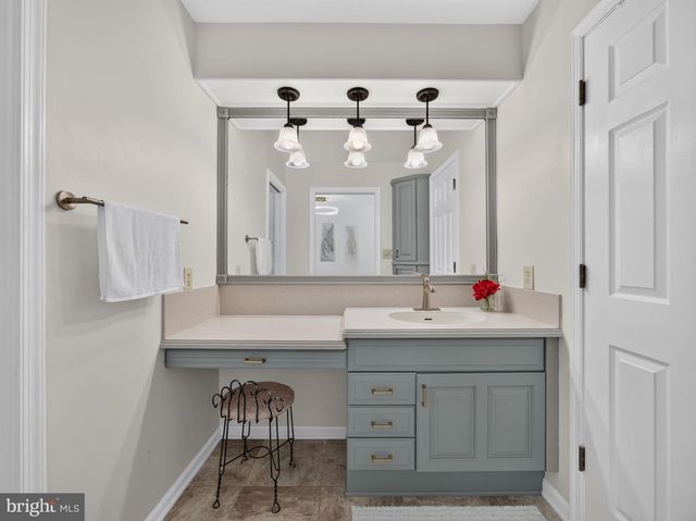 1665 LAMPLIGHTER DR., Macungie, PA 18062