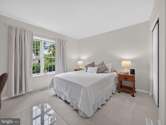 1665 LAMPLIGHTER DR., Macungie, PA 18062