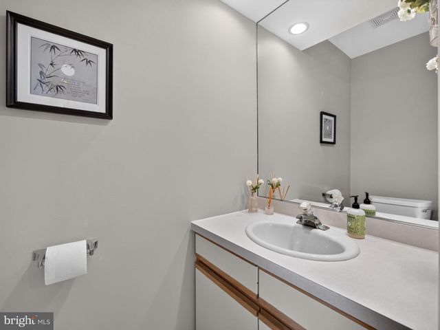1665 LAMPLIGHTER DR., Macungie, PA 18062