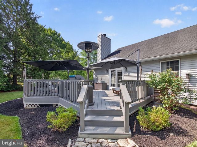 1665 LAMPLIGHTER DR., Macungie, PA 18062