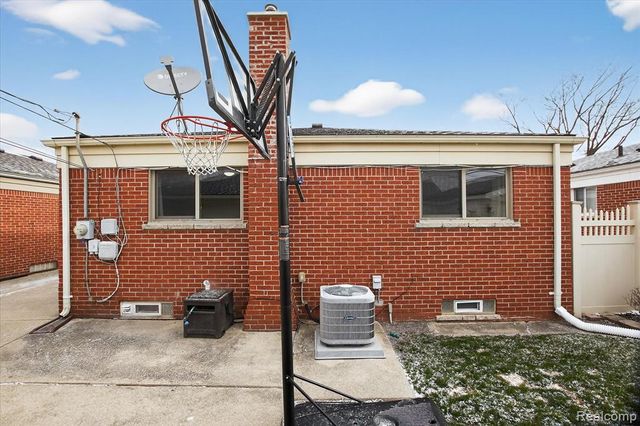 14721 Morris Avenue, Allen Park, MI 48101