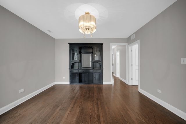 6527 S Vernon Avenue, Chicago, IL 60637