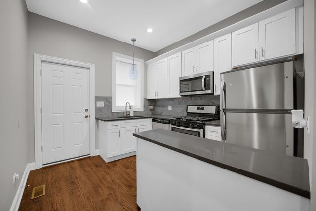 6527 S Vernon Avenue, Chicago, IL 60637