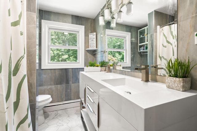 17 Crossman St, Taunton, MA 02780