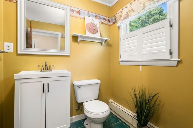 17 Crossman St, Taunton, MA 02780