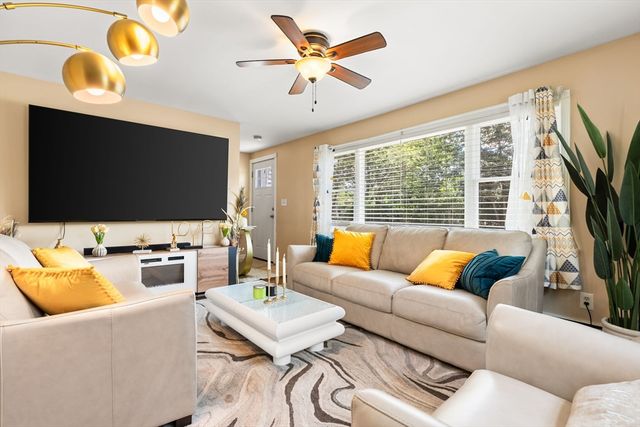 17 Crossman St, Taunton, MA 02780