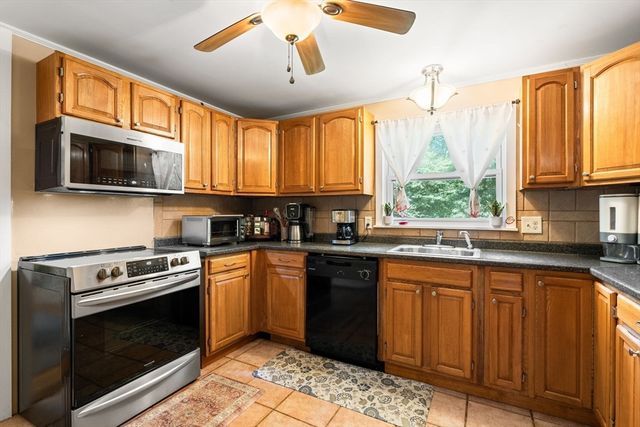 17 Crossman St, Taunton, MA 02780