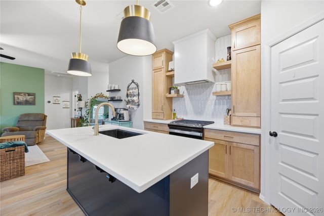 1665 E 138th Place, Glenpool, OK 74033