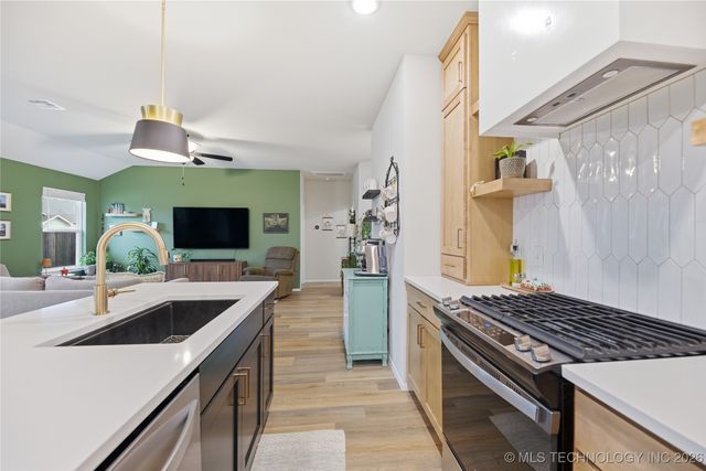 1665 E 138th Place, Glenpool, OK 74033