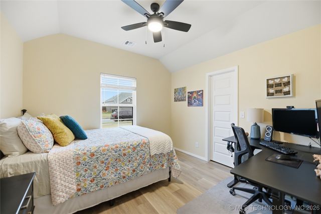 1665 E 138th Place, Glenpool, OK 74033