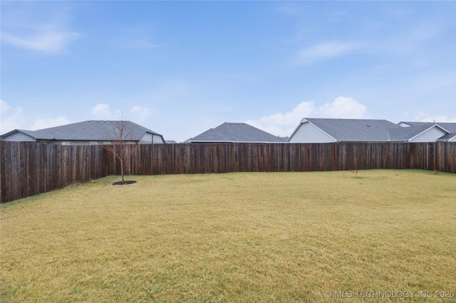 1665 E 138th Place, Glenpool, OK 74033