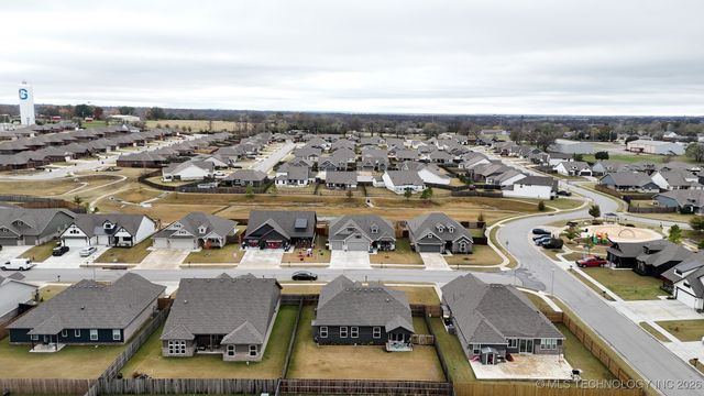 1665 E 138th Place, Glenpool, OK 74033