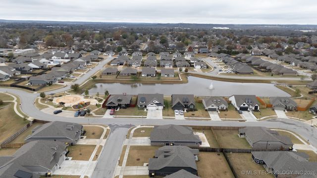 1665 E 138th Place, Glenpool, OK 74033