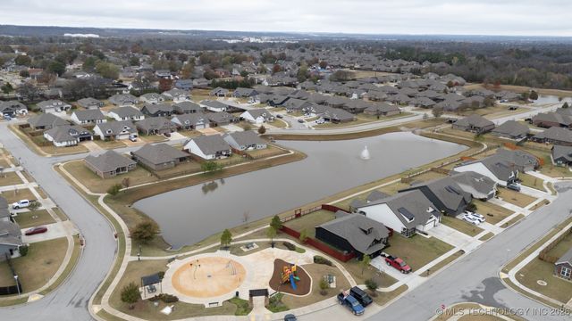 1665 E 138th Place, Glenpool, OK 74033