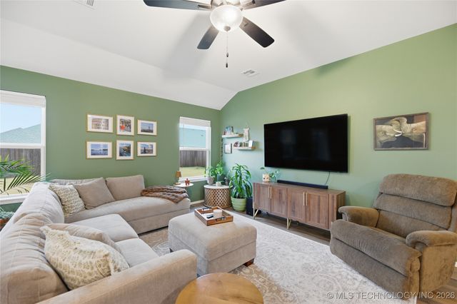 1665 E 138th Place, Glenpool, OK 74033