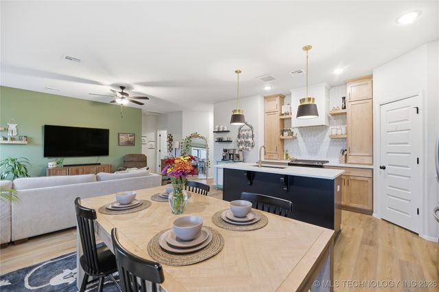 1665 E 138th Place, Glenpool, OK 74033