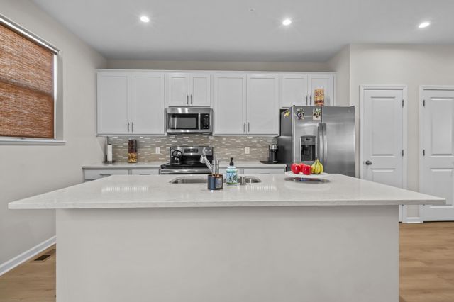 2215 Gateway Hill Road, North Saint Paul, MN 55109