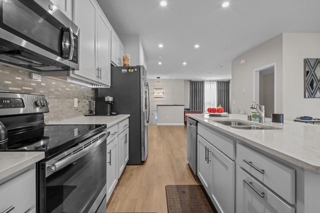 2215 Gateway Hill Road, North Saint Paul, MN 55109