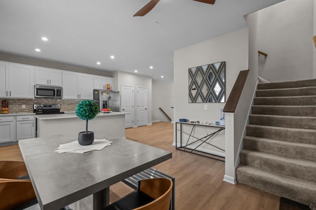 2215 Gateway Hill Road, North Saint Paul, MN 55109