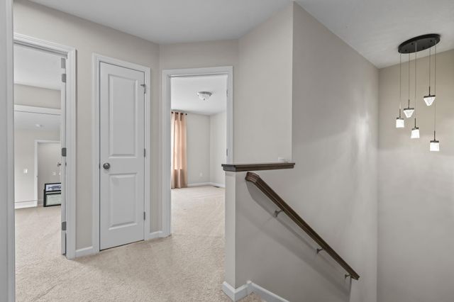 2215 Gateway Hill Road, North Saint Paul, MN 55109