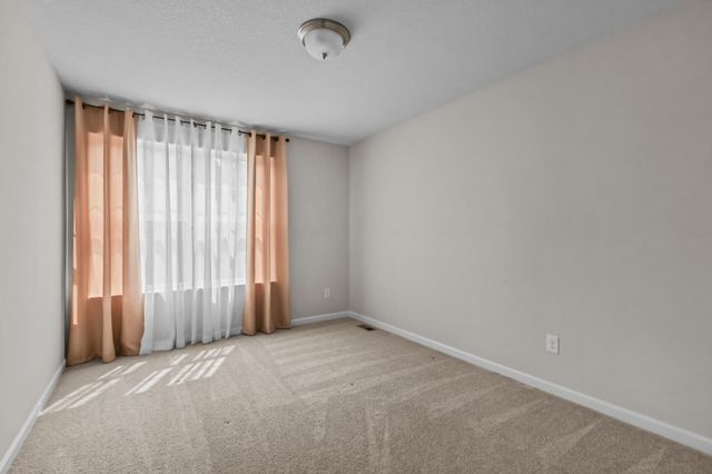 2215 Gateway Hill Road, North Saint Paul, MN 55109