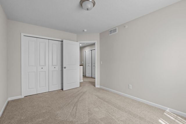 2215 Gateway Hill Road, North Saint Paul, MN 55109