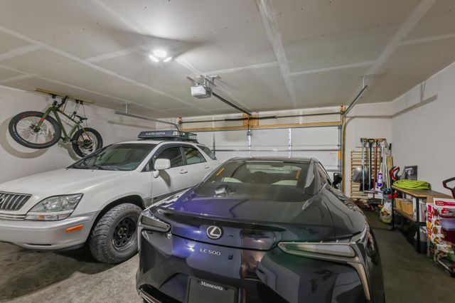 2215 Gateway Hill Road, North Saint Paul, MN 55109