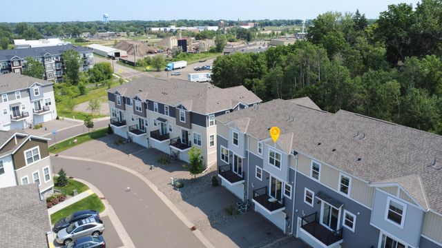 2215 Gateway Hill Road, North Saint Paul, MN 55109