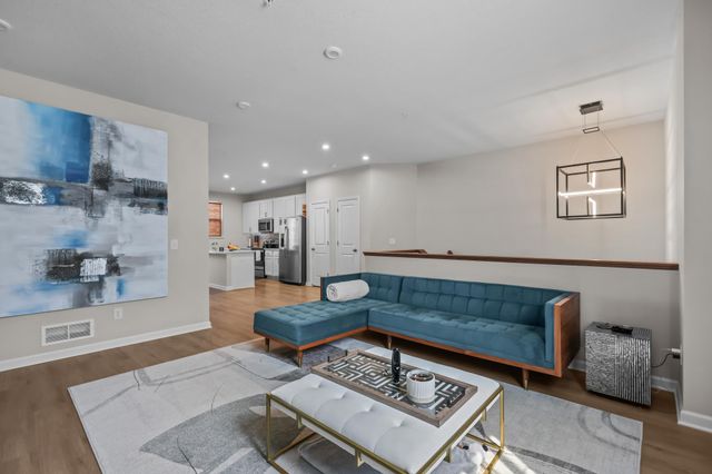 2215 Gateway Hill Road, North Saint Paul, MN 55109