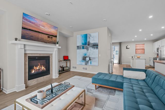 2215 Gateway Hill Road, North Saint Paul, MN 55109