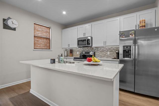 2215 Gateway Hill Road, North Saint Paul, MN 55109