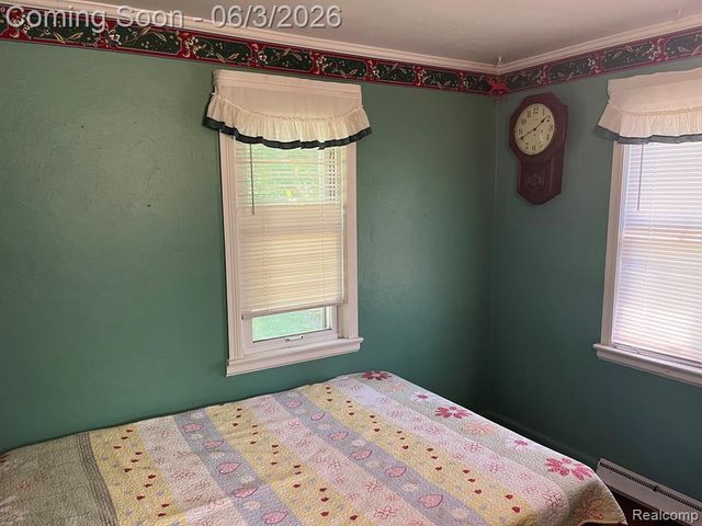 1086 Forest Avenue, Burton, MI 48509