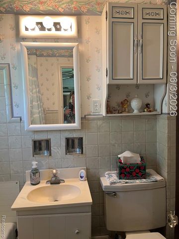 1086 Forest Avenue, Burton, MI 48509