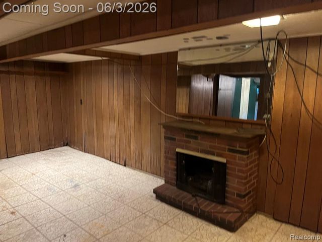 1086 Forest Avenue, Burton, MI 48509