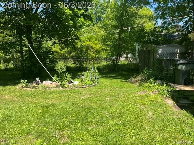 1086 Forest Avenue, Burton, MI 48509