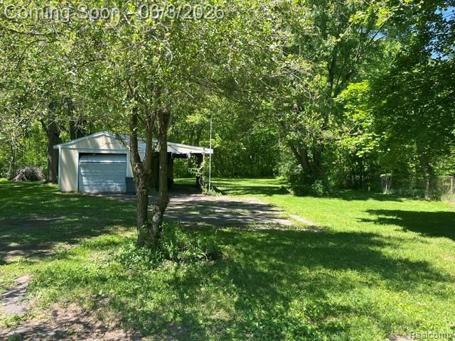 1086 Forest Avenue, Burton, MI 48509