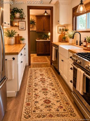 1086 Forest Avenue, Burton, MI 48509