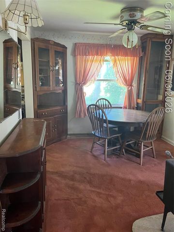 1086 Forest Avenue, Burton, MI 48509