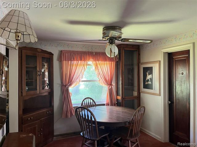 1086 Forest Avenue, Burton, MI 48509
