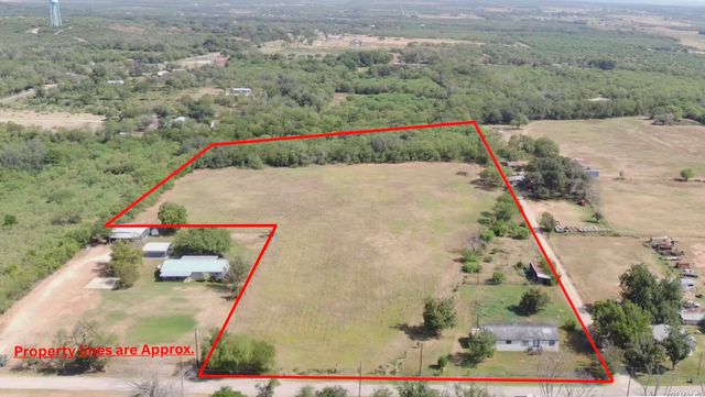 605 W County Road 678, Natalia, TX 78059