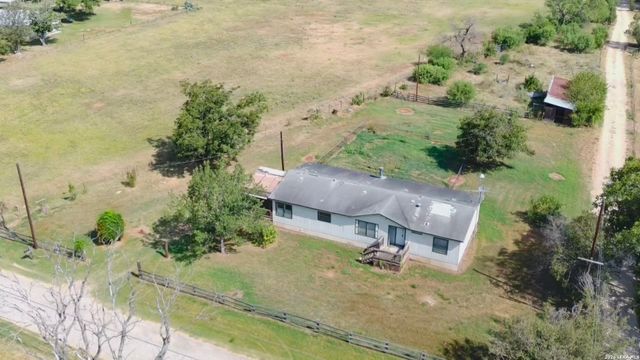 605 W County Road 678, Natalia, TX 78059