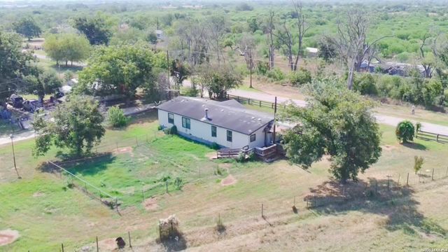 605 W County Road 678, Natalia, TX 78059