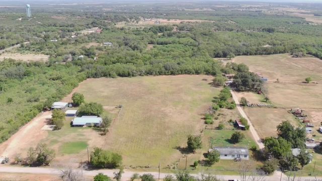 605 W County Road 678, Natalia, TX 78059