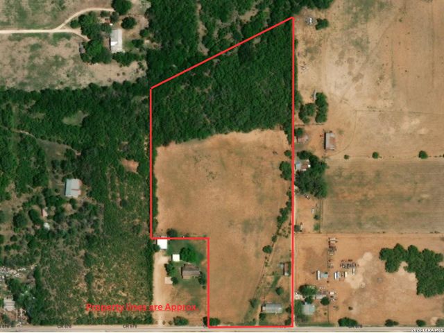 605 W County Road 678, Natalia, TX 78059