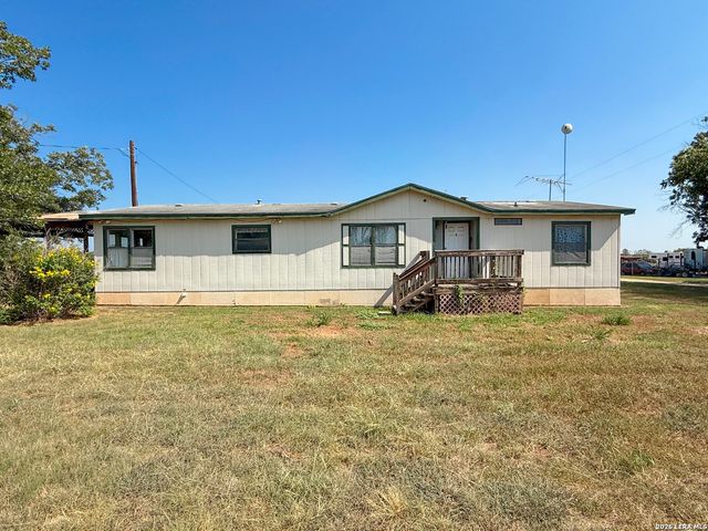 605 W County Road 678, Natalia, TX 78059