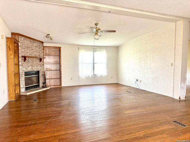 605 W County Road 678, Natalia, TX 78059