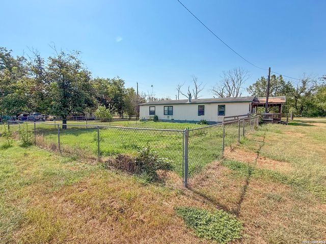 605 W County Road 678, Natalia, TX 78059